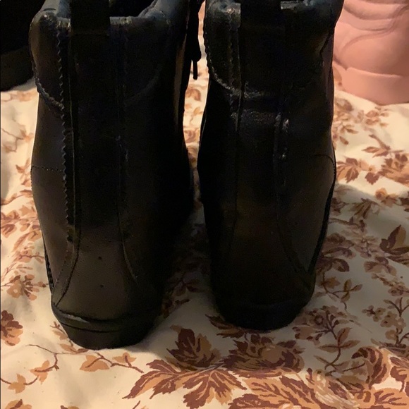 Black high top heels - Picture 3 of 3